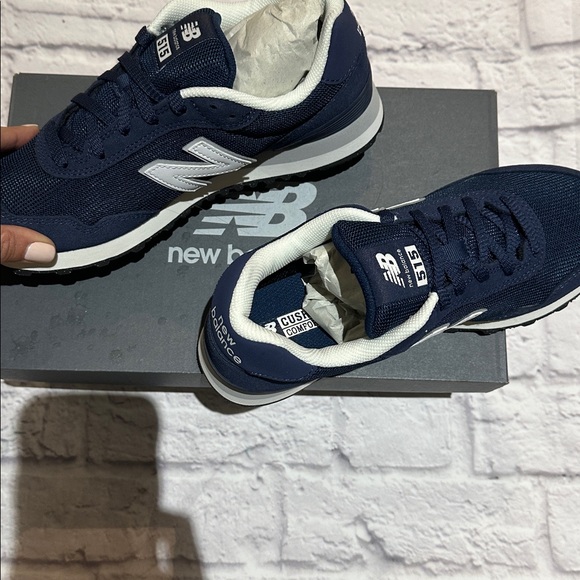 New Balance Wonens Size 81/2 Dark Blue and White Sneakers or Running Shoes NWT - Picture 5 of 6